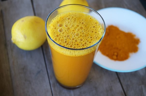 Вода с лимоном и куркумой для похудения и очищения организма